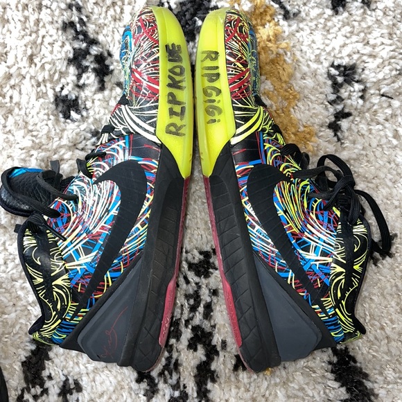 Nike Kobe IV - Picture 2 of 5